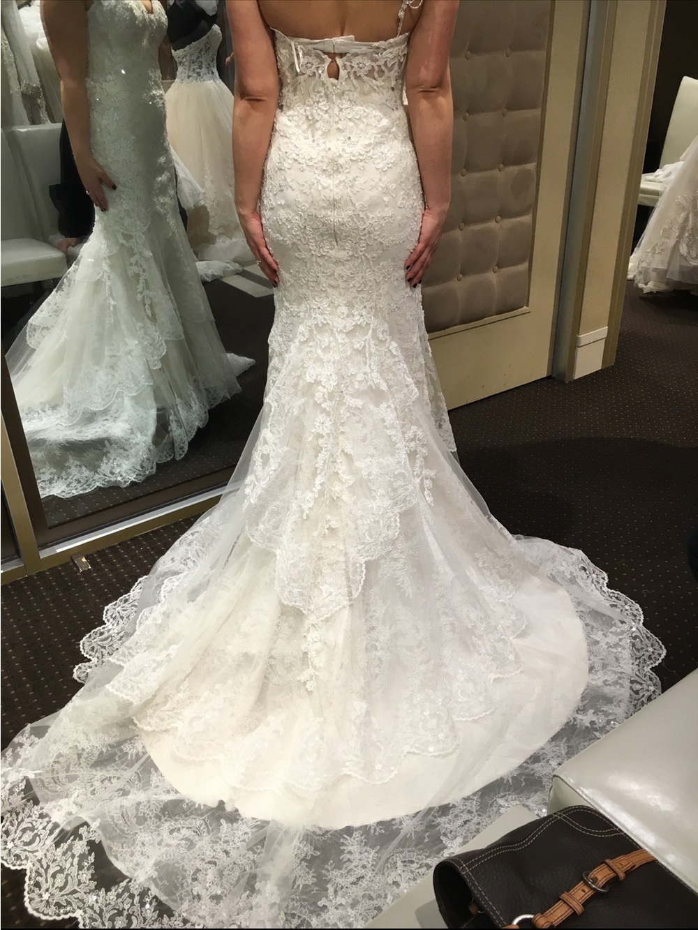 * PRICE IS VERY NEGOTIABLE* Elegant White Lace Mermaid Wedding Dress